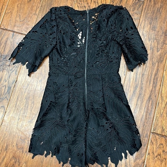 Bardot Guipure Lace V-Neck Romper NWT - Picture 8 of 8